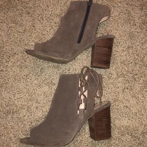 Sole Society block heals.